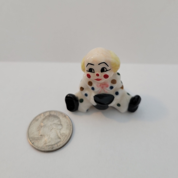 Vintage Mini Porcelain Clown  Figurine Hand Painted Made in Taiwan - Picture 4 of 4